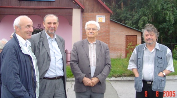 ВІНШУЄМО ЮВІЛЯРА (DSC00855.JPG)