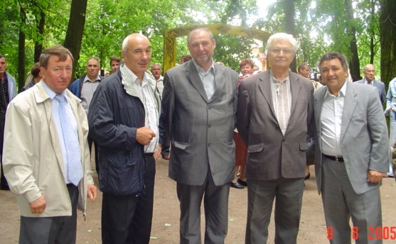 ВІНШУЄМО ЮВІЛЯРА (DSC00864.JPG)