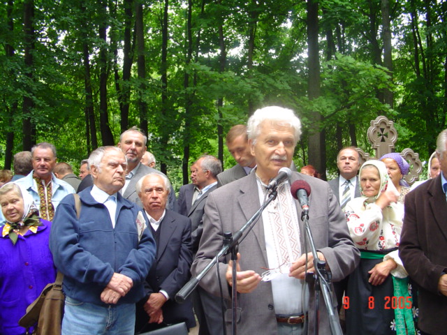 ВІНШУЄМО ЮВІЛЯРА (DSC00881.JPG)