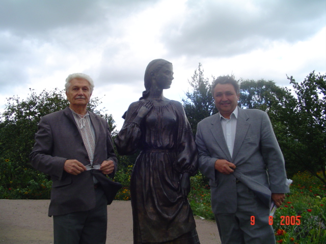 ВІНШУЄМО ЮВІЛЯРА (DSC00889.JPG)