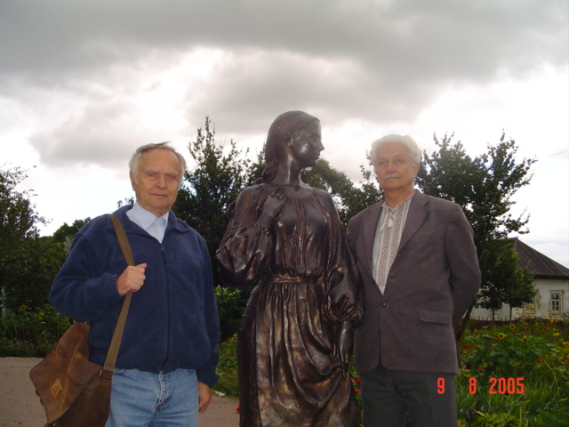 ВІНШУЄМО ЮВІЛЯРА (DSC00891.JPG)