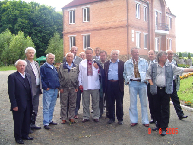 ВІНШУЄМО ЮВІЛЯРА (DSC00901.JPG)