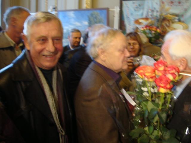 В Україні подія - у Фонді культури віншують Ювіляра. (DSC03732.JPG)