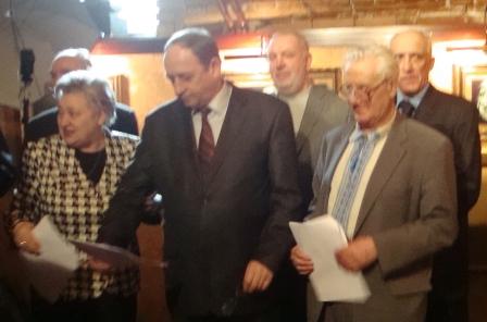                                      ПРИЛУЦЬКЕ  ВІДДІЛЕННЯ ВІНШУЄ  ЮВІЛЯРА (DSC05739.JPG)