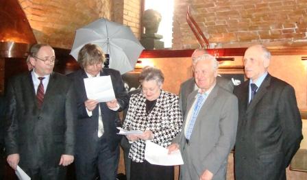                                      ПРИЛУЦЬКЕ  ВІДДІЛЕННЯ ВІНШУЄ  ЮВІЛЯРА (DSC05741.JPG)