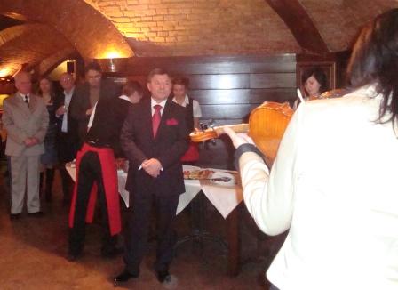                                      ПРИЛУЦЬКЕ  ВІДДІЛЕННЯ ВІНШУЄ  ЮВІЛЯРА (DSC05743.JPG)