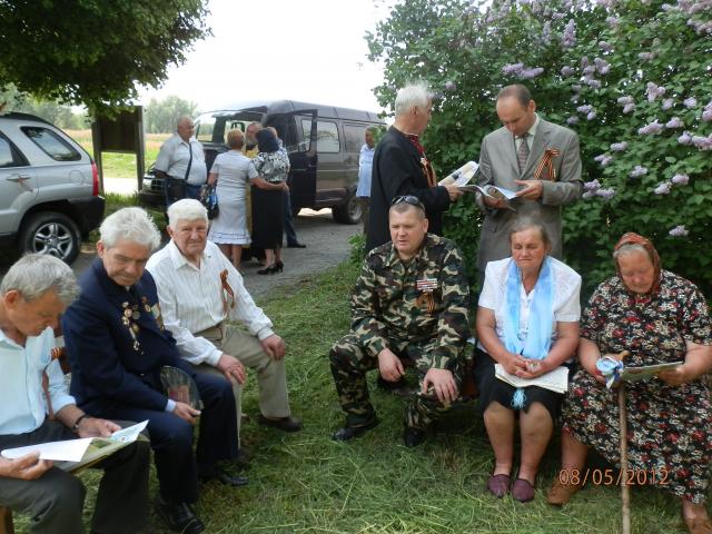 Вшановуючи ветеранів (P5081061.JPG)