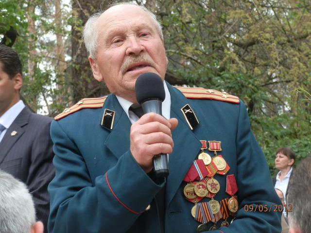 Вшановуючи ветеранів (P5091211.JPG)